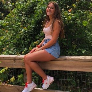 Meet your Posher, Caroline